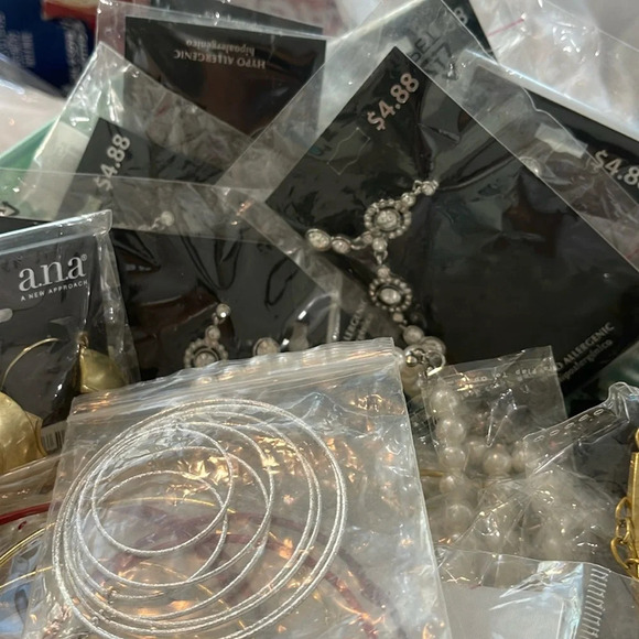 2.11 lbs  fashion jewelry scrap crafts project earrings necklace ring bracelet - Picture 5 of 16